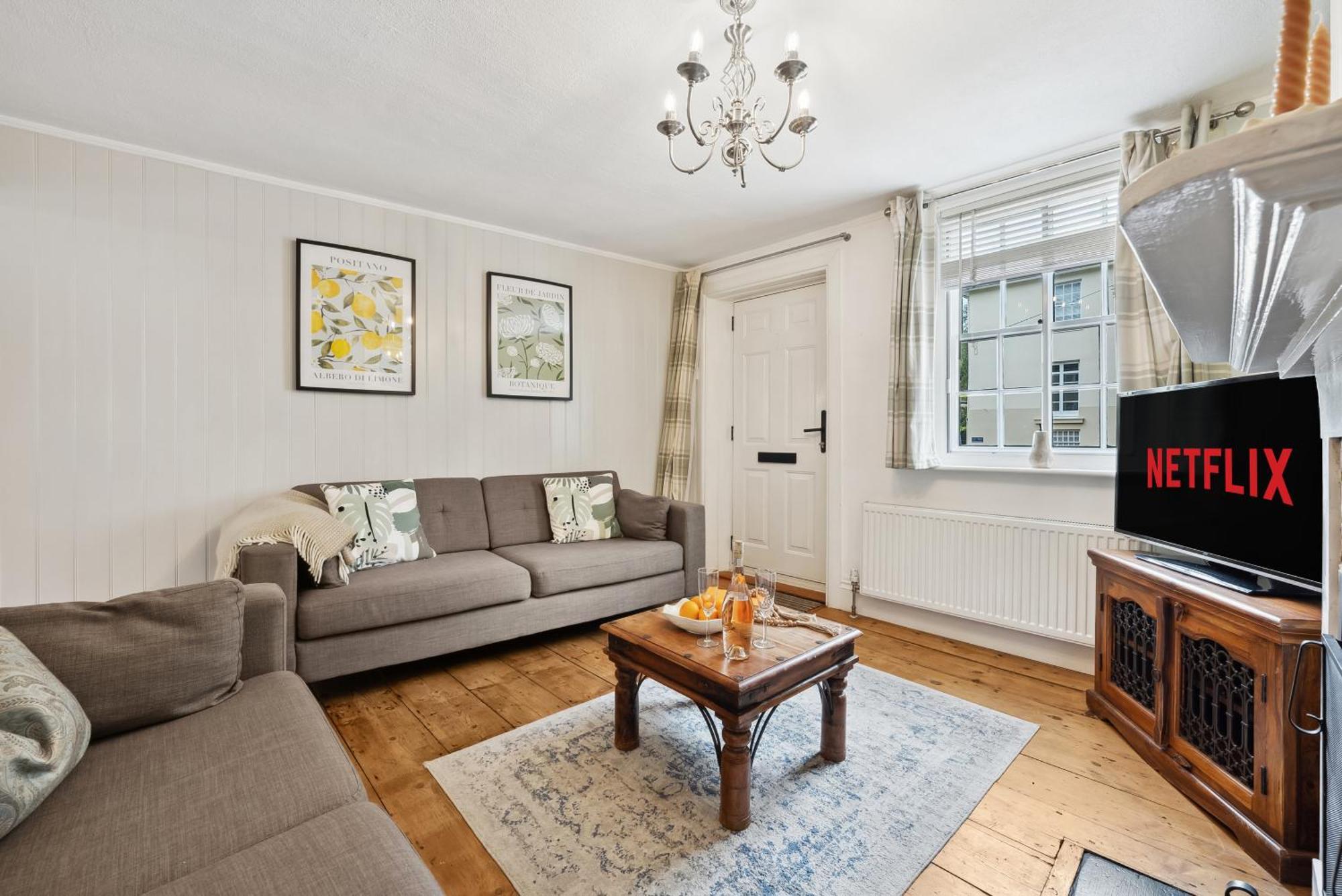 2 Bedrooms Stylish, Gorgeous, Westgate Cottage Retreat, Central Winchester, Free On-Street Parking Permit, With Garden Close To Cathedral - Sleeps 6, Pets Are Welcome, Summer Special Offer! - By Blue Puffin Stays 외부 사진