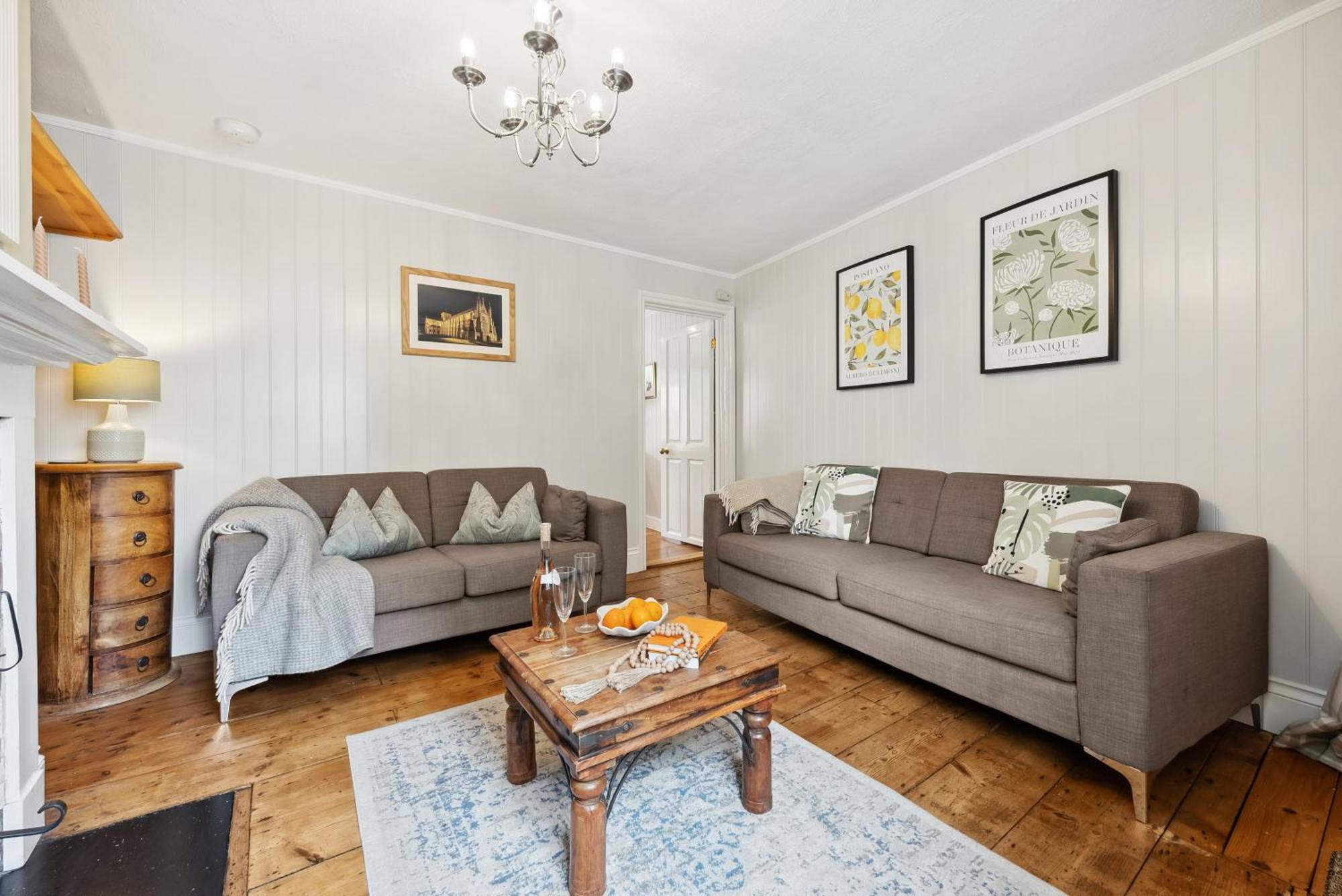 2 Bedrooms Stylish, Gorgeous, Westgate Cottage Retreat, Central Winchester, Free On-Street Parking Permit, With Garden Close To Cathedral - Sleeps 6, Pets Are Welcome, Summer Special Offer! - By Blue Puffin Stays 외부 사진