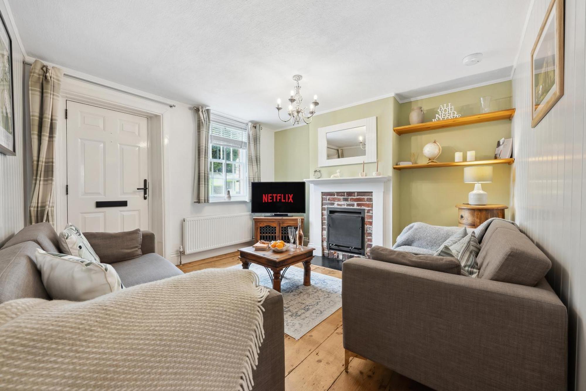 2 Bedrooms Stylish, Gorgeous, Westgate Cottage Retreat, Central Winchester, Free On-Street Parking Permit, With Garden Close To Cathedral - Sleeps 6, Pets Are Welcome, Summer Special Offer! - By Blue Puffin Stays 외부 사진