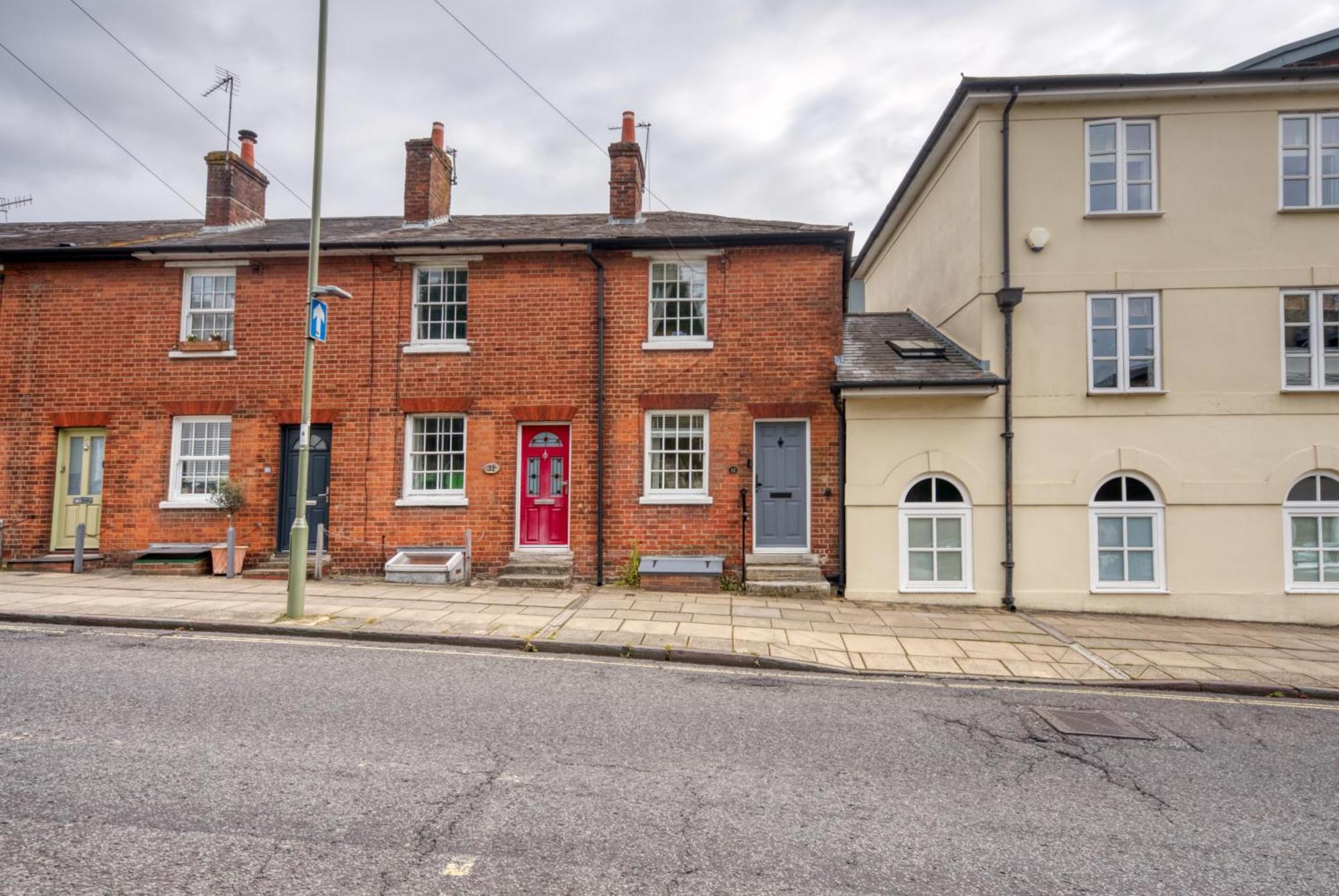 2 Bedrooms Stylish, Gorgeous, Westgate Cottage Retreat, Central Winchester, Free On-Street Parking Permit, With Garden Close To Cathedral - Sleeps 6, Pets Are Welcome, Summer Special Offer! - By Blue Puffin Stays 외부 사진